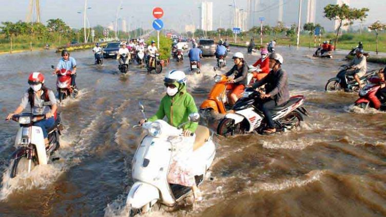Traffic on roads filled with water
