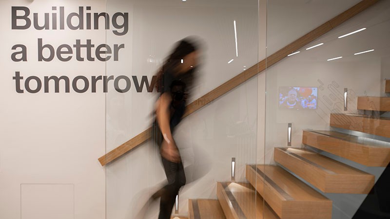 Bulding a Better Tomorrow (Construyendo un Futuro mejor) es el propósito de marca de JLL