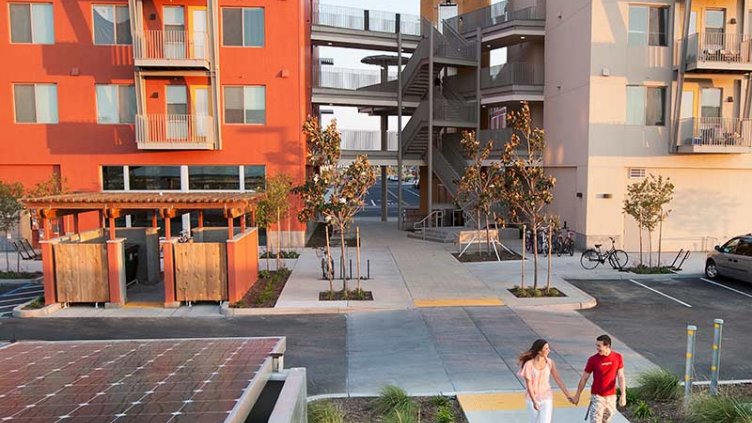 Couple walking in ground outside the beautiful buildings