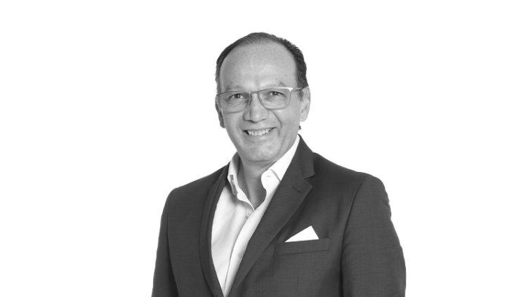 Arturo Bañuelos, JLL