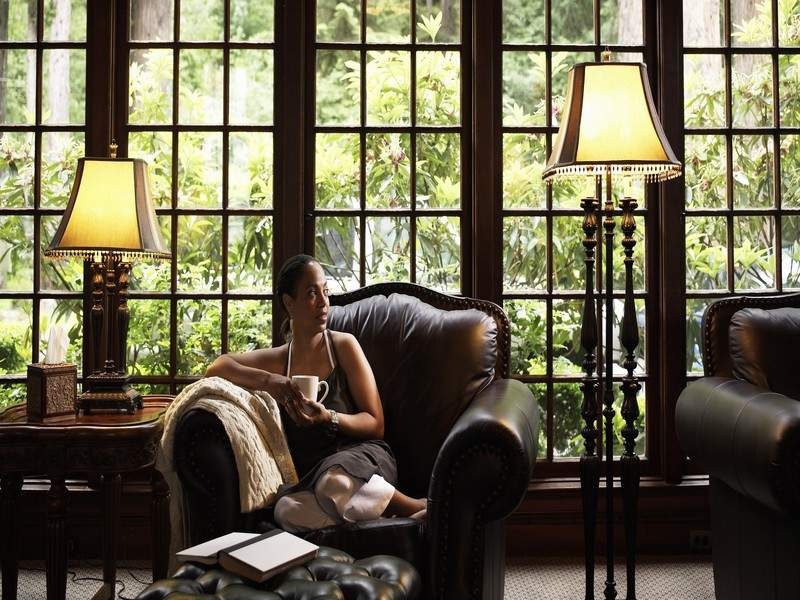 A women sitting and have a cup of coffee