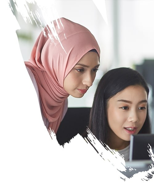 2 ladies looking at laptop and discussing something